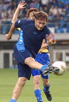 Totti in warm-up match